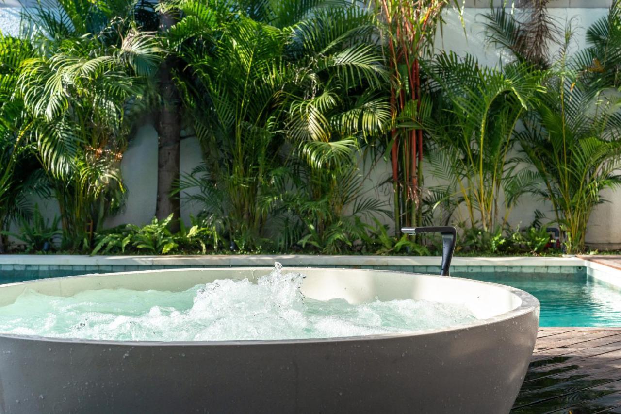 Rice Field View With Sauna Projector And Jacuzzi Unique Design Canggu Exterior foto